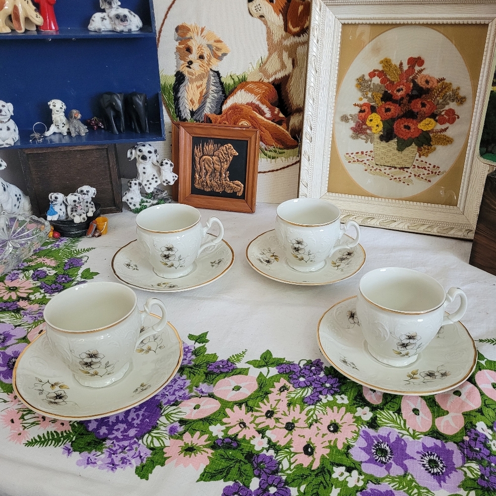 Vintage "Blossom" Teacup & Saucer by Bernadotte Czechoslovakia Set Of 4 Gold Rim